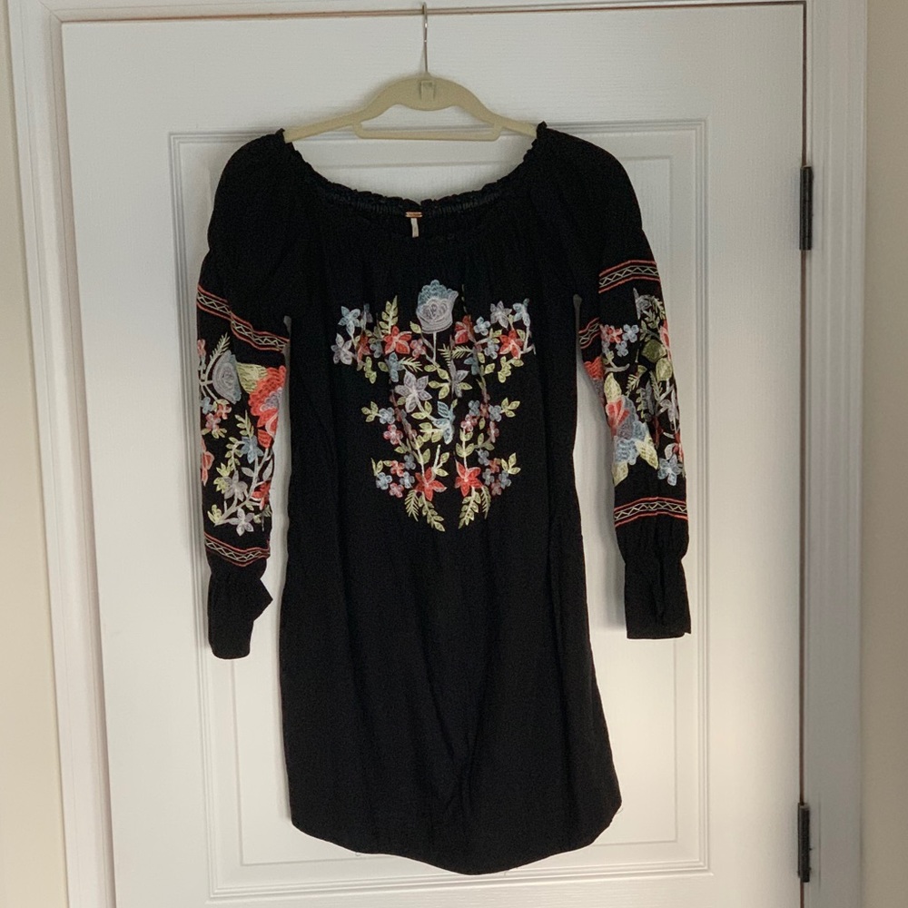 Free People embroidered OTS dress - SZ S NEW